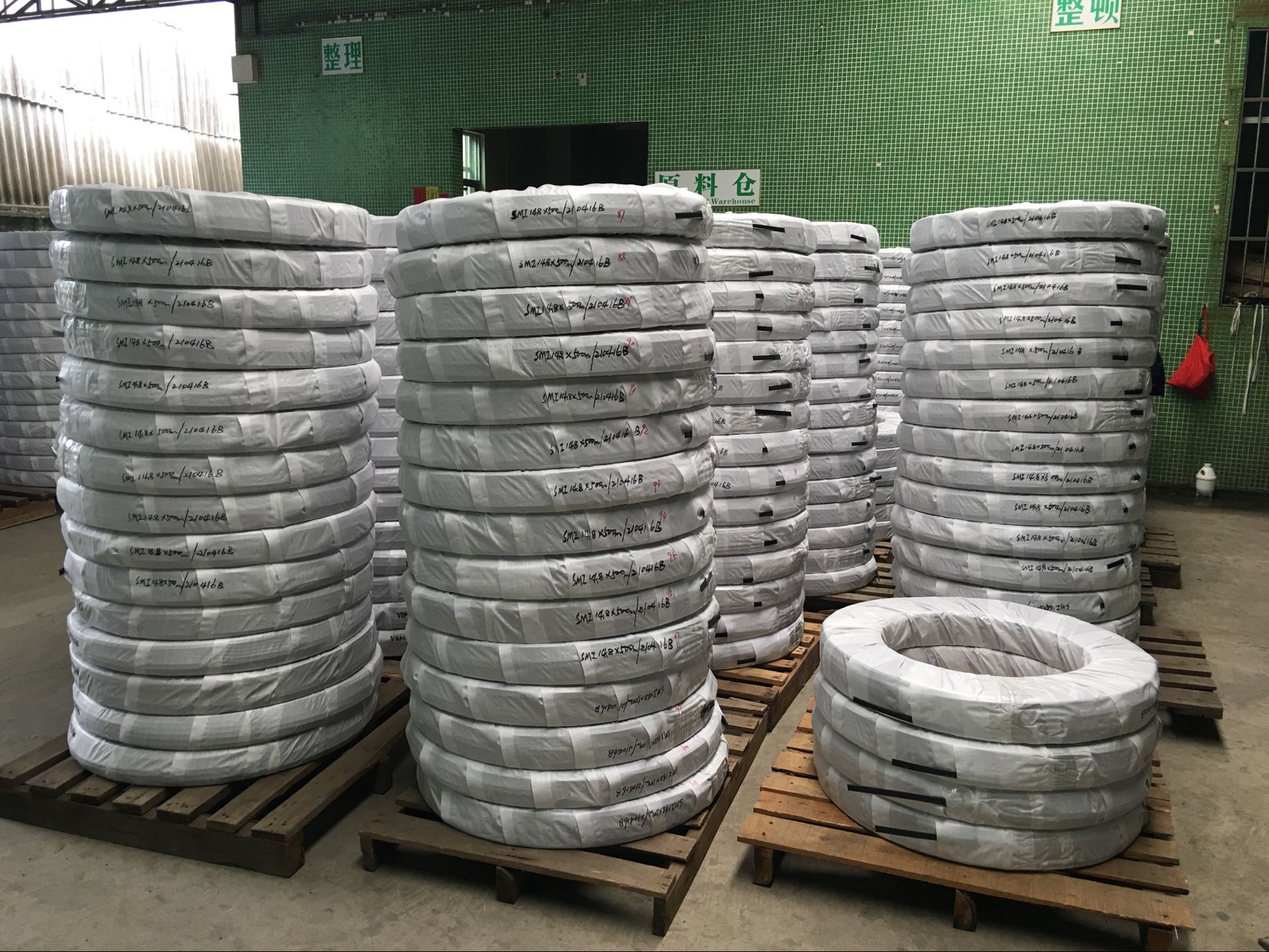 Polyamide strips for thermal barrier aluminum